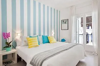 Group Blue And White 3* Sitges